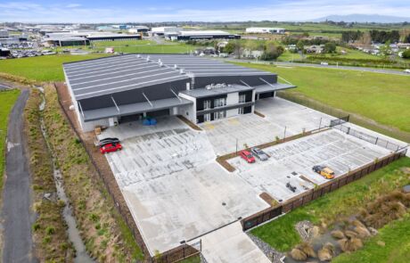 Mitre-10-Mega-4-Earthmover-Crescent-Te_Rapa-low-res-8
